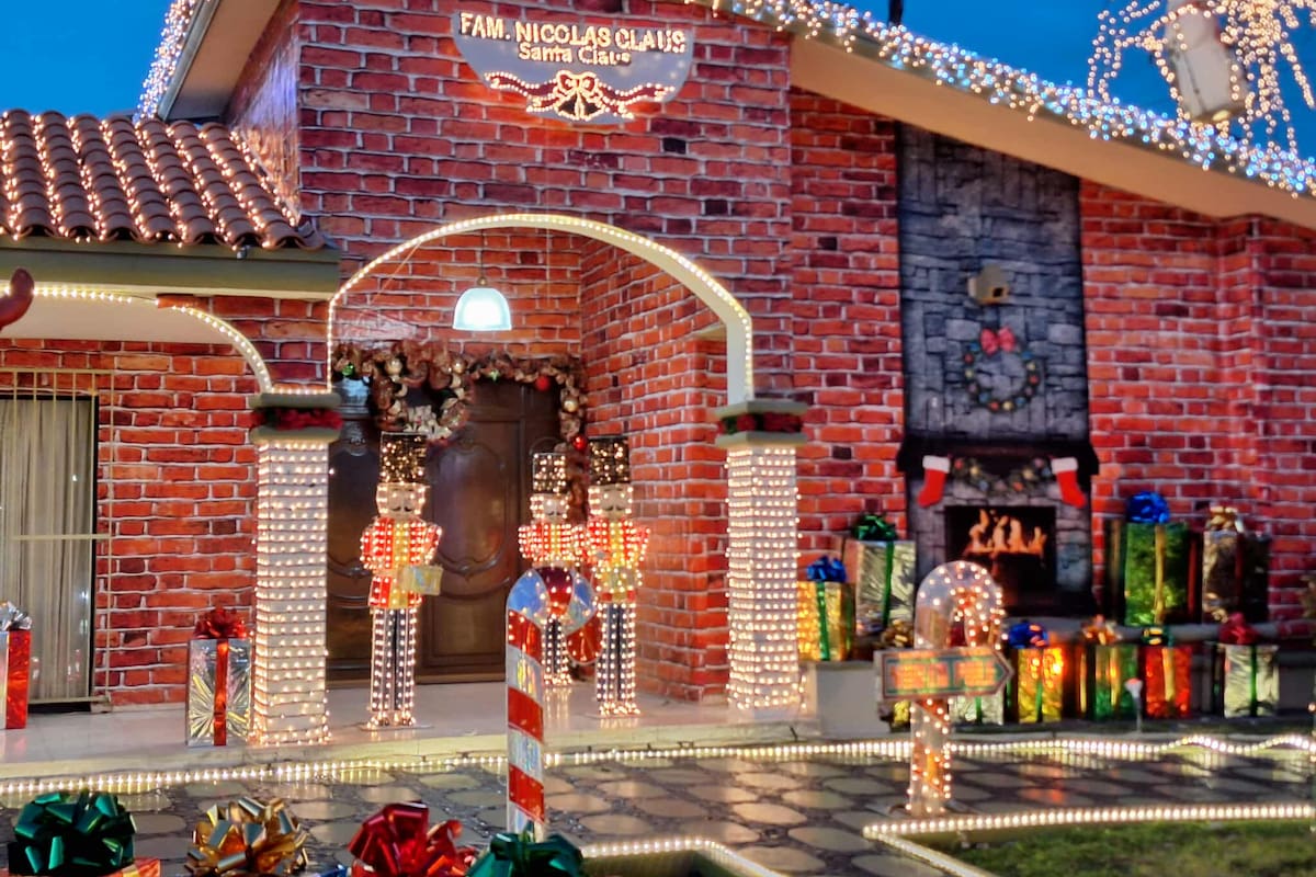La famosa Casa de Santa Claus ya encendió sus luces y está lista para recibir a las familias de Hermosillo