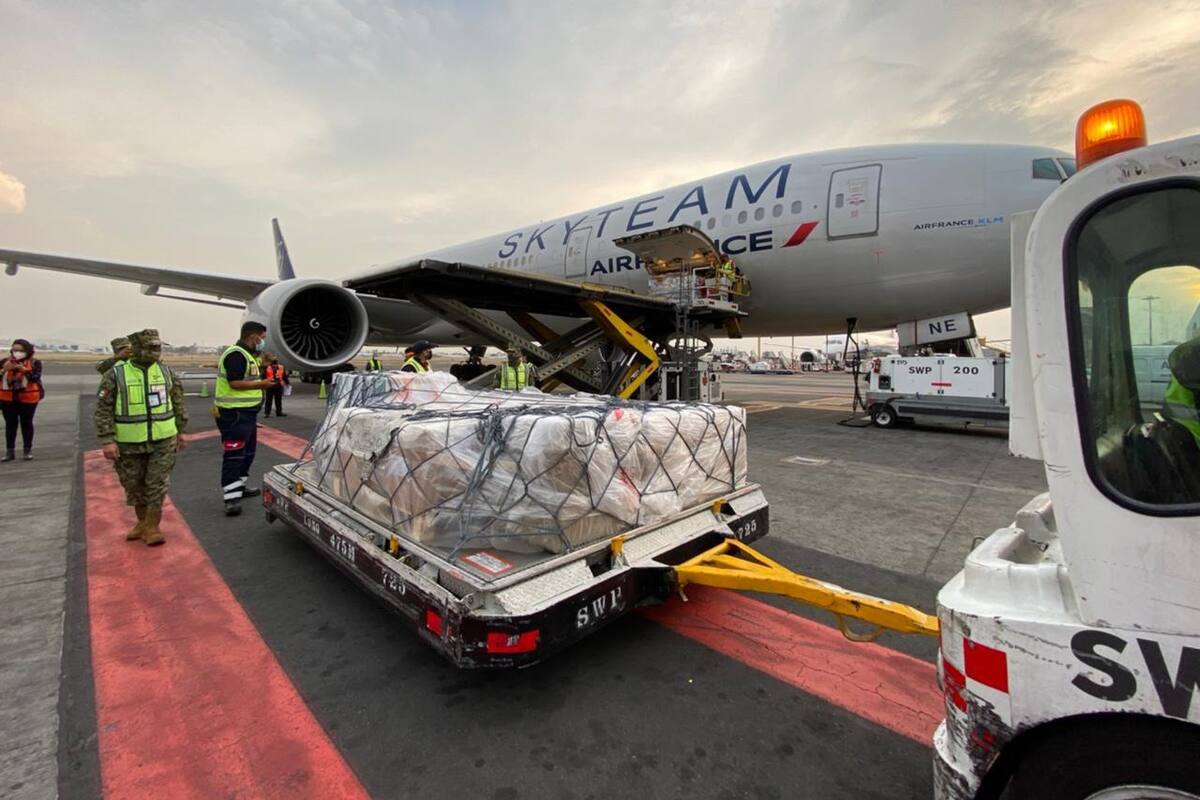 Covid-19: Llegan vacunas CureVac de Alemania a México