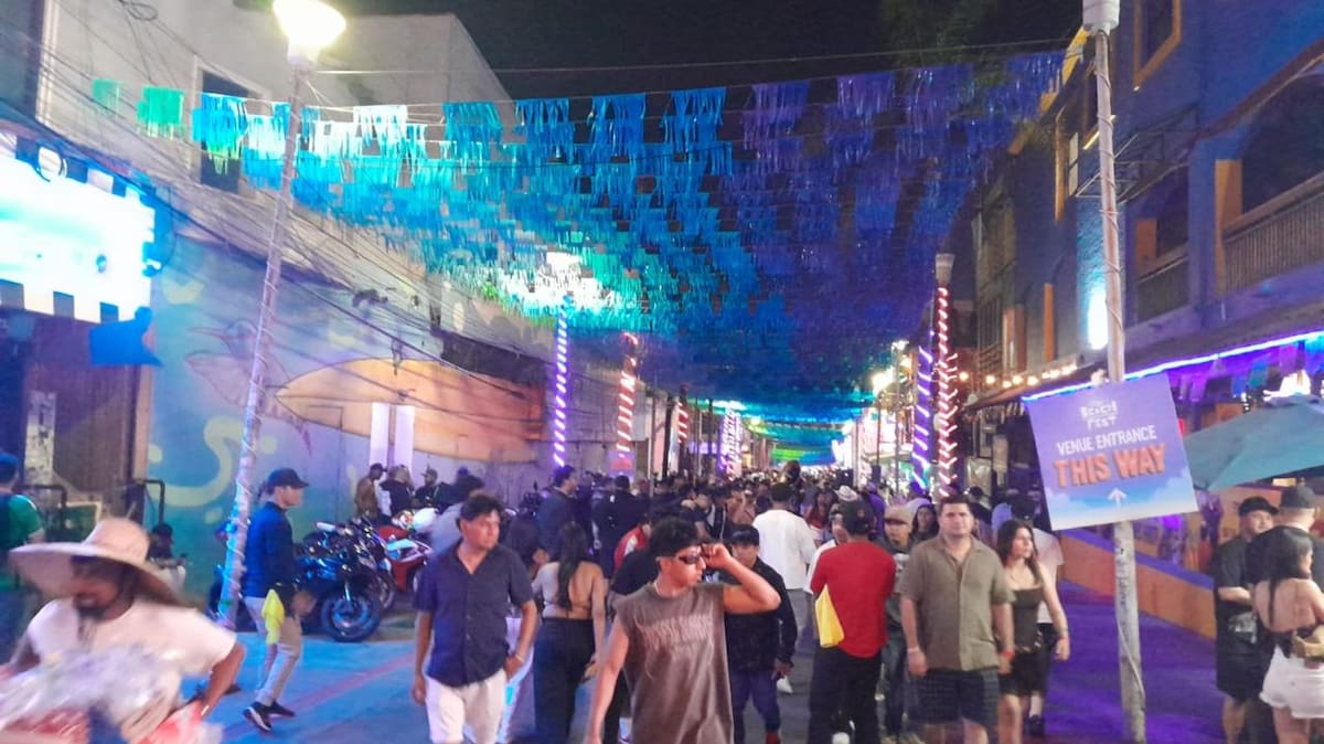 La primera jornada del Baja Beach Fest 2026 concluyó sin delitos relevantes en Rosarito, aunque 17 personas fueron detenidas por diferentes faltas administrativas. Foto: Cortesía.