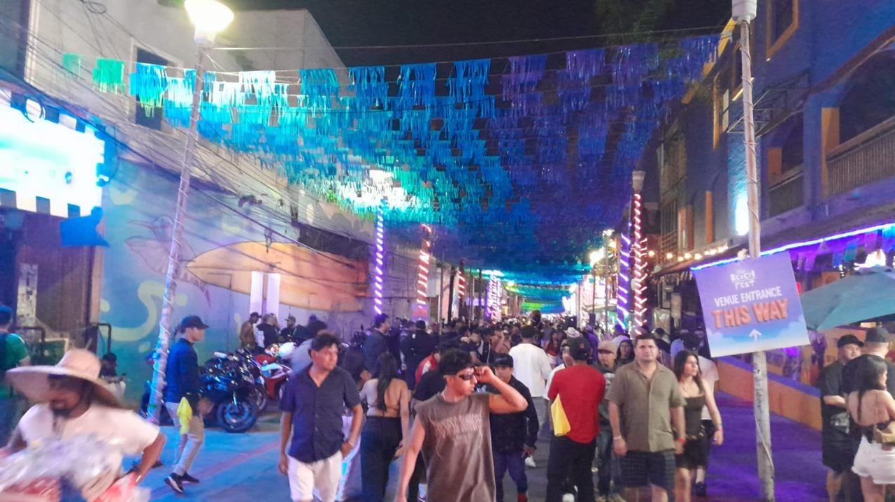 La primera jornada del Baja Beach Fest 2026 concluyó sin delitos relevantes en Rosarito, aunque 17 personas fueron detenidas por diferentes faltas administrativas. Foto: Cortesía.