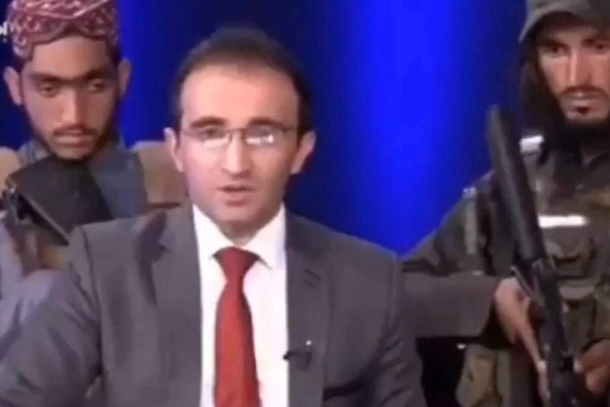 VIDEO: Rodeado de talibanes armados conductor de noticias pide no temerles