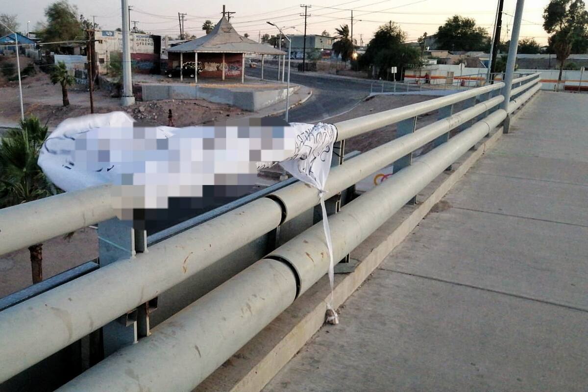 Crimen organizado deja mantas con mensajes en Río Nuevo