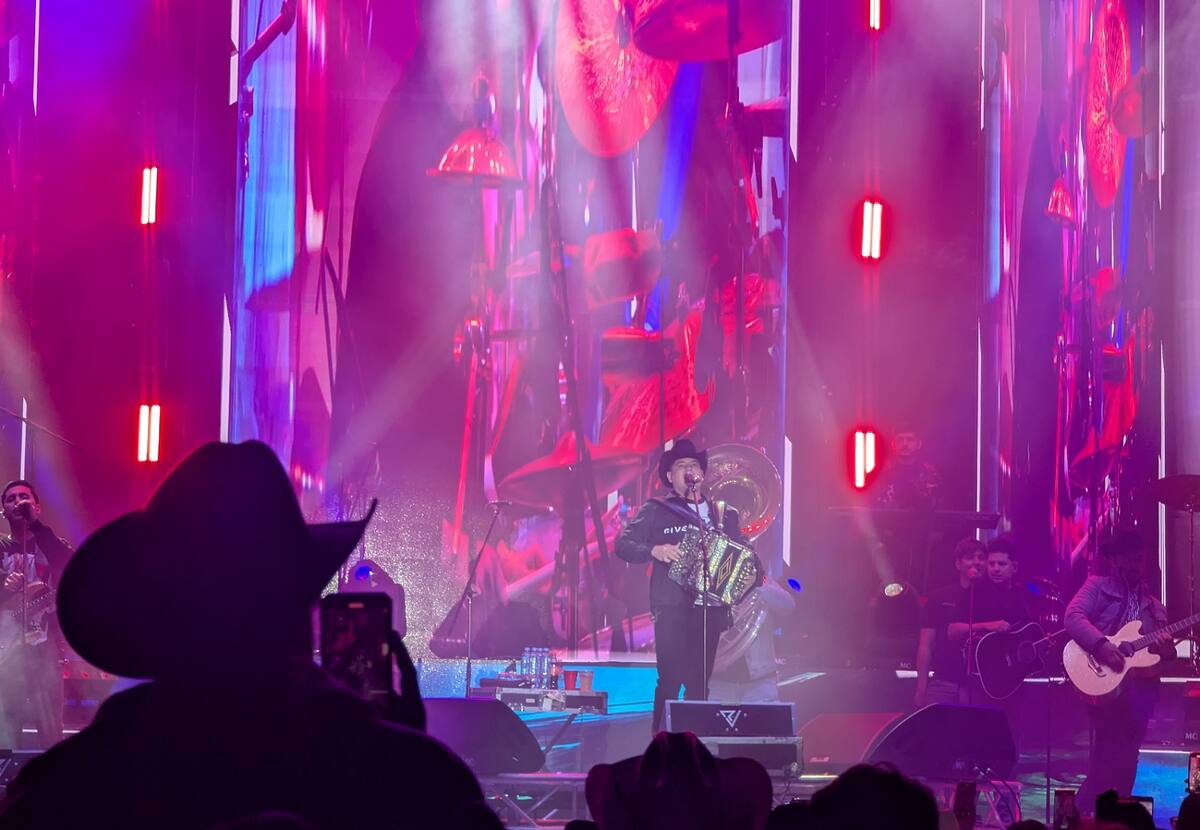 Remmy Valenzuela interpretó temas como “Mi princesa”, “Se va muriendo mi alma”, “Treinta cartas”, “Se murió de amor” y “Desvelado”.