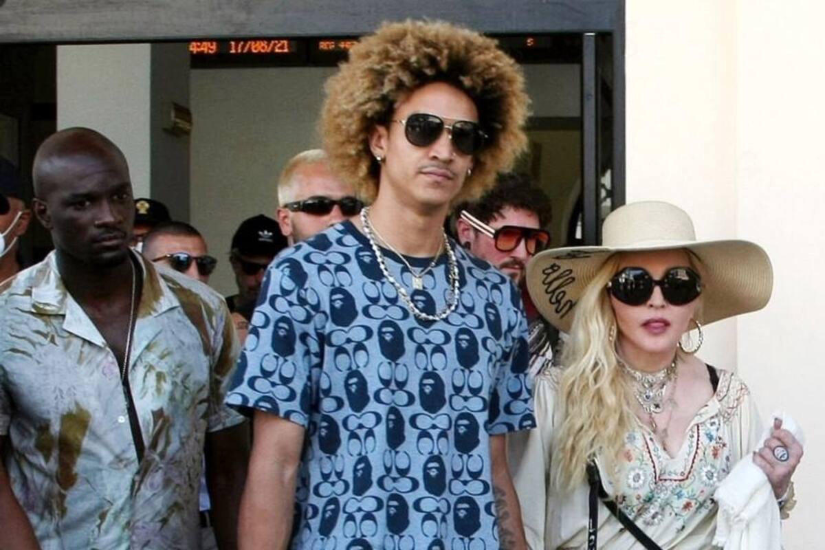 Madonna visita Italia en plan familiar con su novio de 27 años