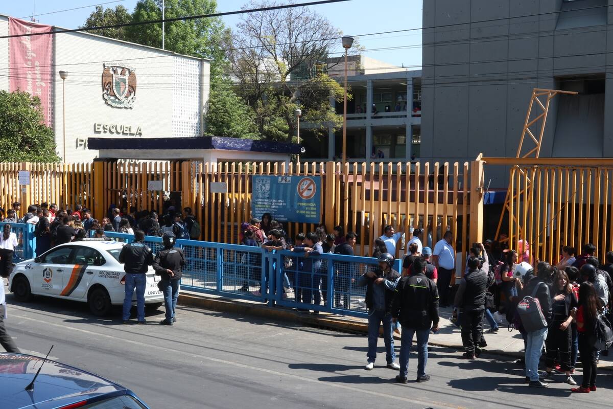 Reportan incendio en prepa 8 de la UNAM