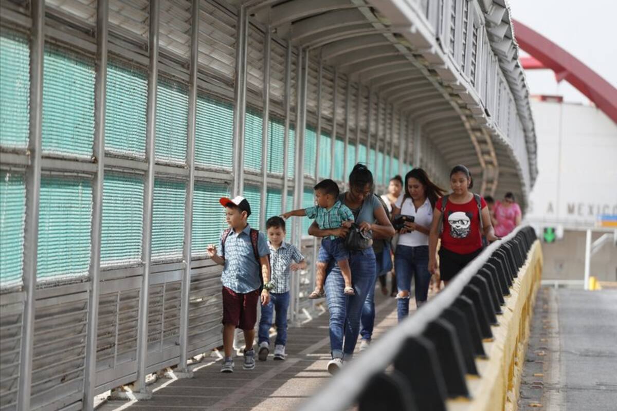 Juez suspende medida que exigía seguro médico a migrantes