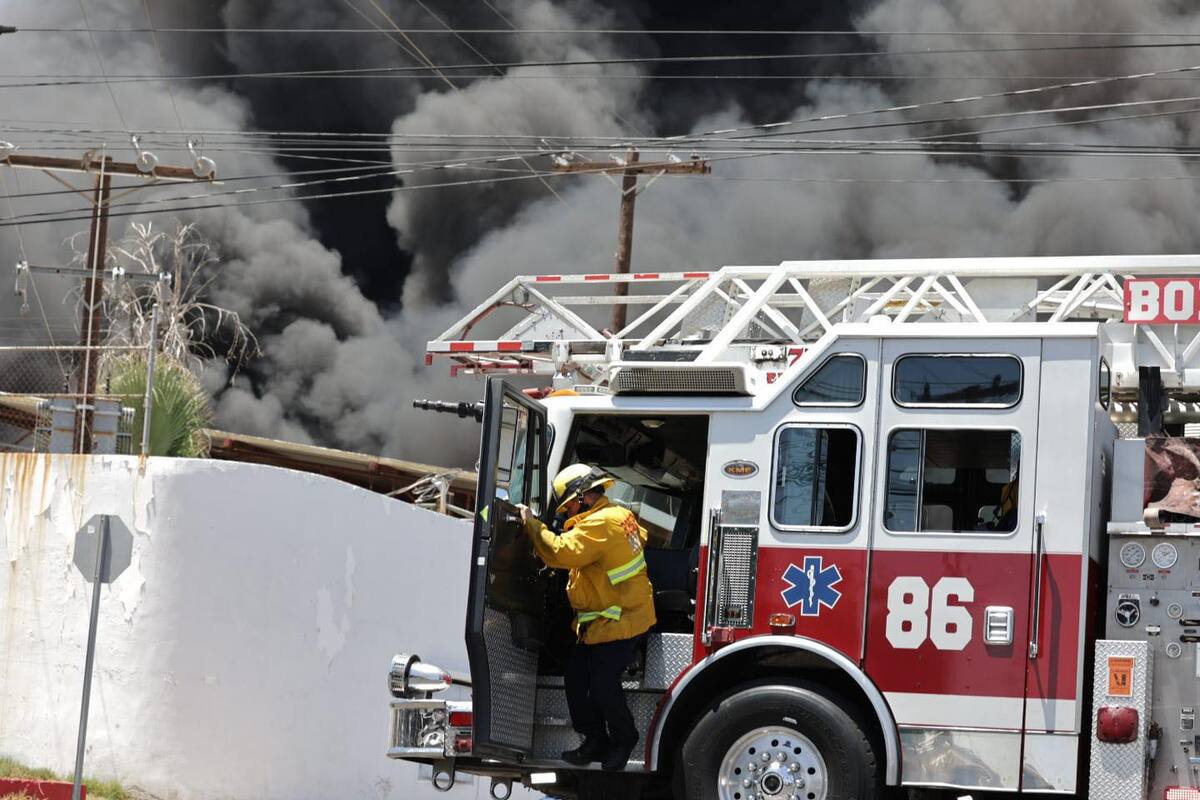 Moviliza a Bomberos fuerte incendio en parque industrial Pimsa 1