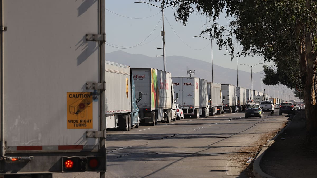 Robos al transporte de carga en México alcanzan niveles récord: más de 16,000 ataques en 2025, 68% con violencia, pérdidas millonarias y rutas carreteras cada vez más peligrosas para los transportistas