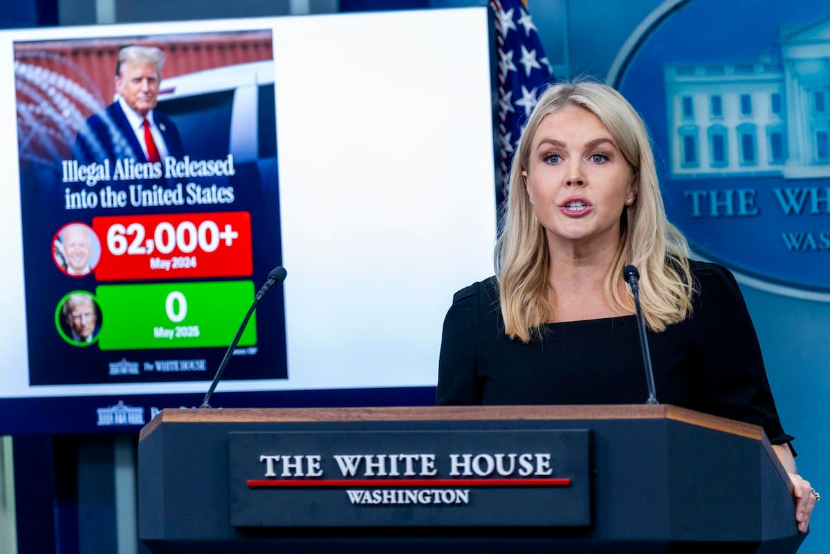 La Casa Blanca está monitoreando este lunes los ataques lanzados por Irán sobre la base aérea estadounidense de Al Udeid, en Qatar, en represalia por el bombardeo estadounidense del fin de semana sobre instalaciones clave del programa nuclear de Teherán, según funcionarios de la oficina presidencial de EE.UU. citados por medios locales. | Crédito: EFE/EPA/SHAWN THEW