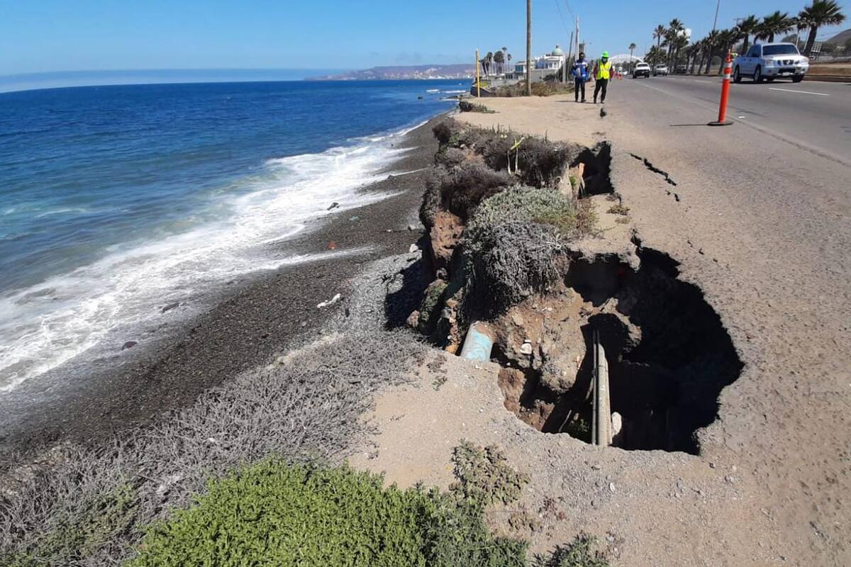 Inician reparaciones del socavón en la carretera de El Sauzal
