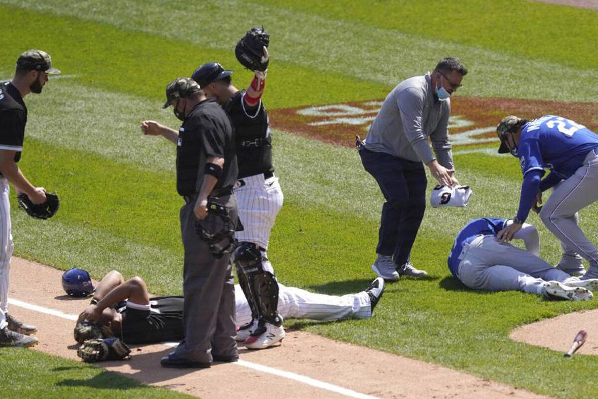 VIDEO: Fuerte choque entre José Abreu y Hunter Dozier; ambos salen del juego