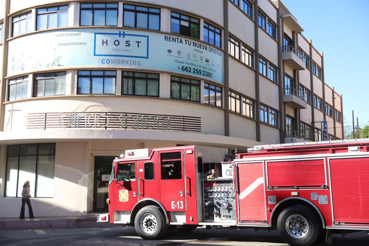 Falla eléctrica en centro de Hermosillo provoca evacuación y rescate en elevador
