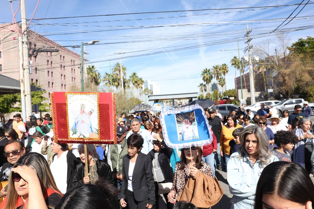 La procesión se lleva a cabo de forma tradicional durante el único domingo de la novena.