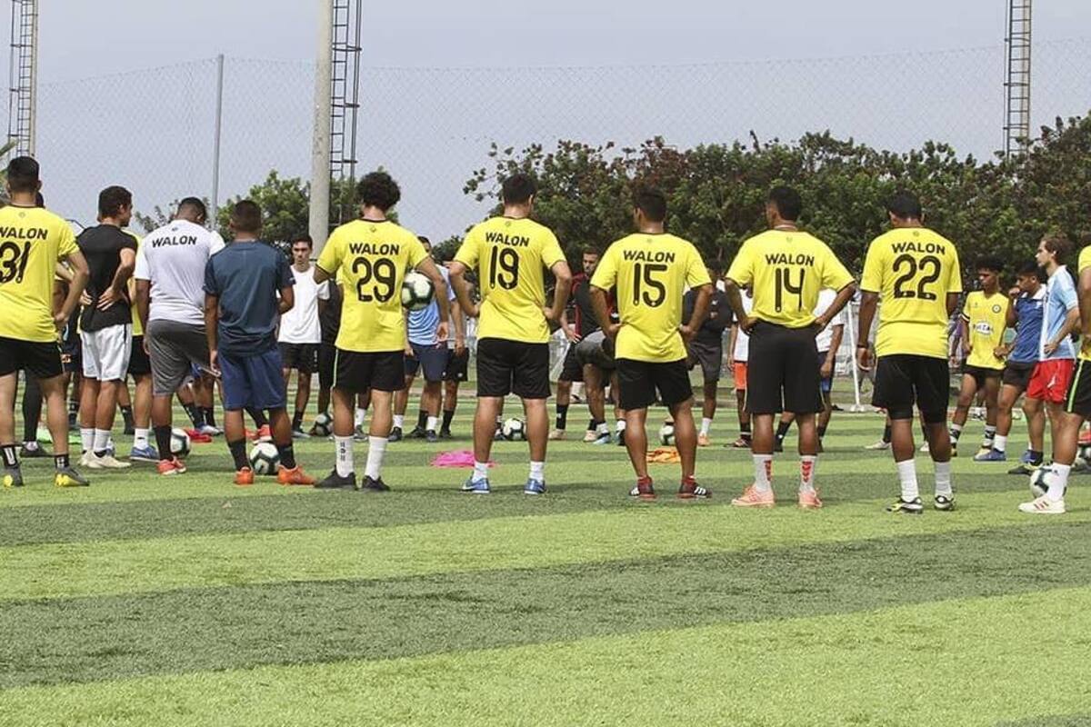 Equipo peruano despide a jugadores y cuerpo técnico a falta de presupuesto por la pandemia.