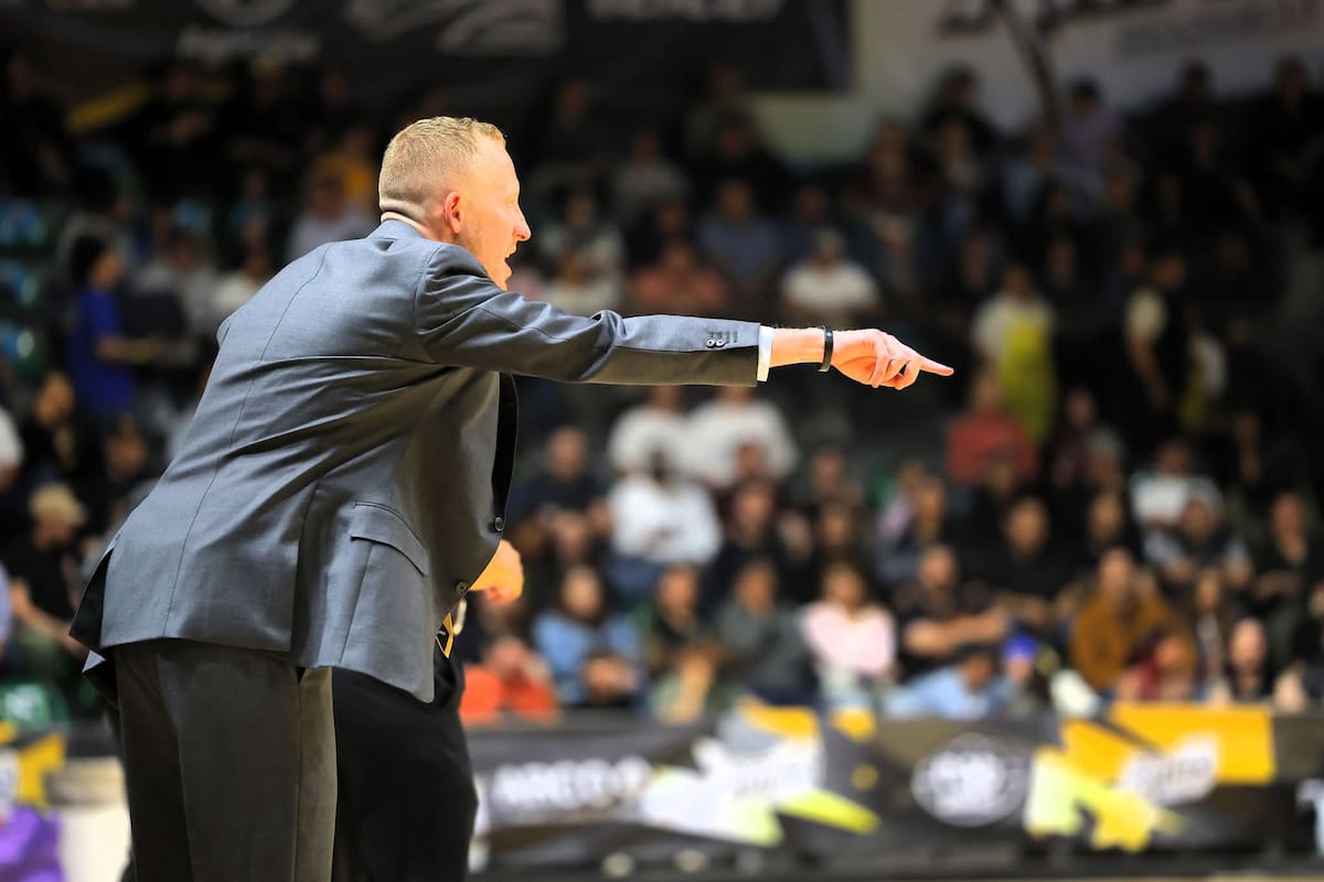 En el último cuarto, los Caballeros ampliaron su ventaja, sellando la victoria. Foto: Julio A. Clark