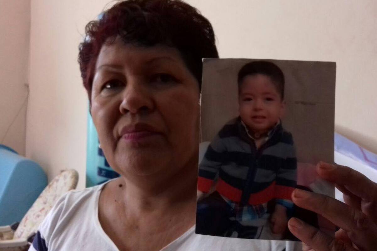Hace de todo para ayudar a su nieto