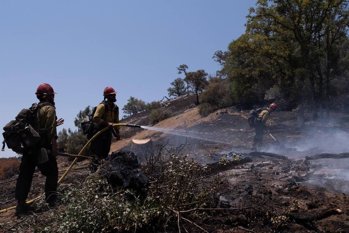 Ola de calor en Estados Unidos añade presión sobre tareas que luchan contra incendios