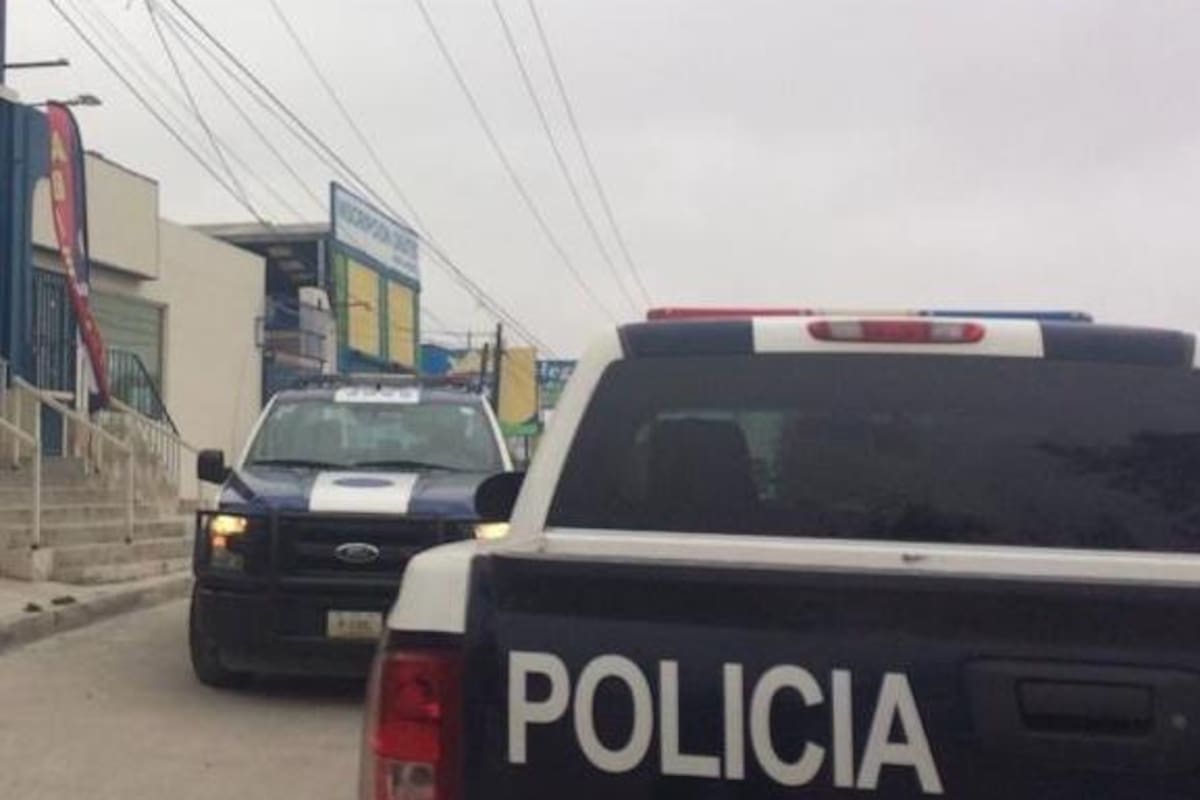 Roban sujetos armados dos tiendas de abarrotes