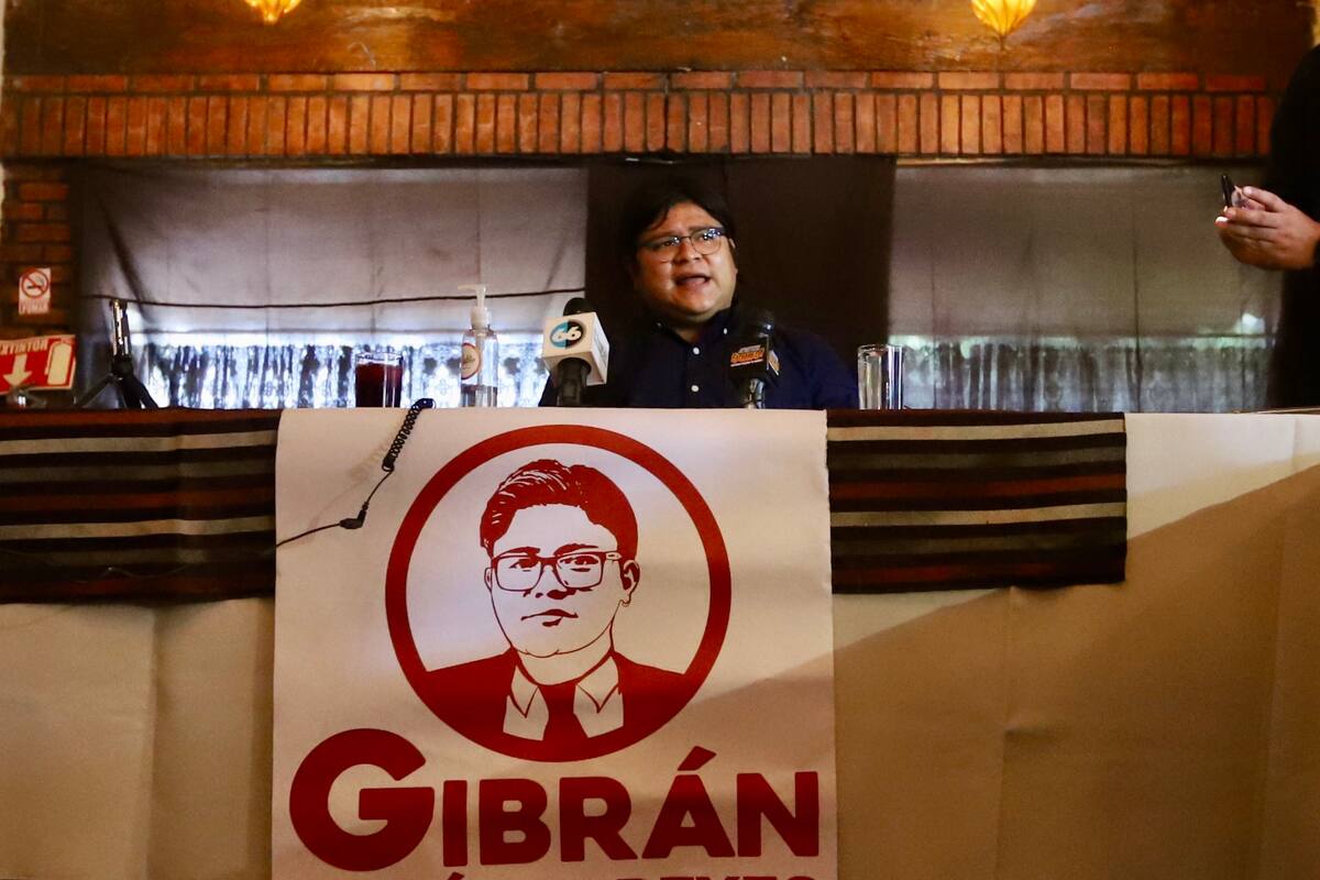 Acusa Gibrán Ramírez “parálisis” en Morena