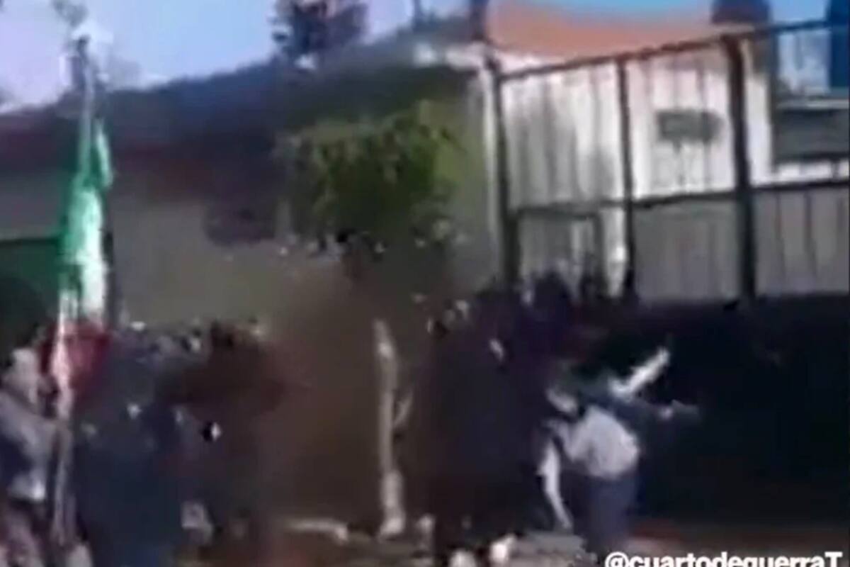 Lanzan huevos y globos con agua a alcaldesa en Tlaxcala durante desfile