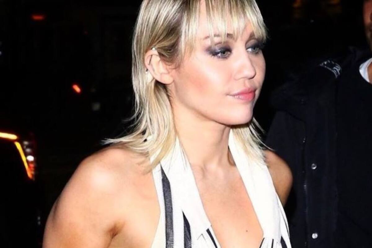 Miley Cyrus publica foto mostrando seno