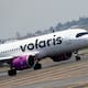 Una mujer de la tercera edad murió a bordo de un vuelo de Volaris que viajaba de Chicago a Michoacán lo que obligó a un aterrizaje de emergencia en el Aeropuerto Internacional de Monterrey donde paramédicos confirmaron el deceso presuntamente por causas naturales