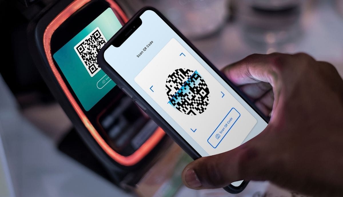 Comprar únicamente en efectivo impide realizar transacciones en el comercio electrónico a distancia, frena la creación de un historial crediticio necesario para acceder a financiamiento bancario | Magnific