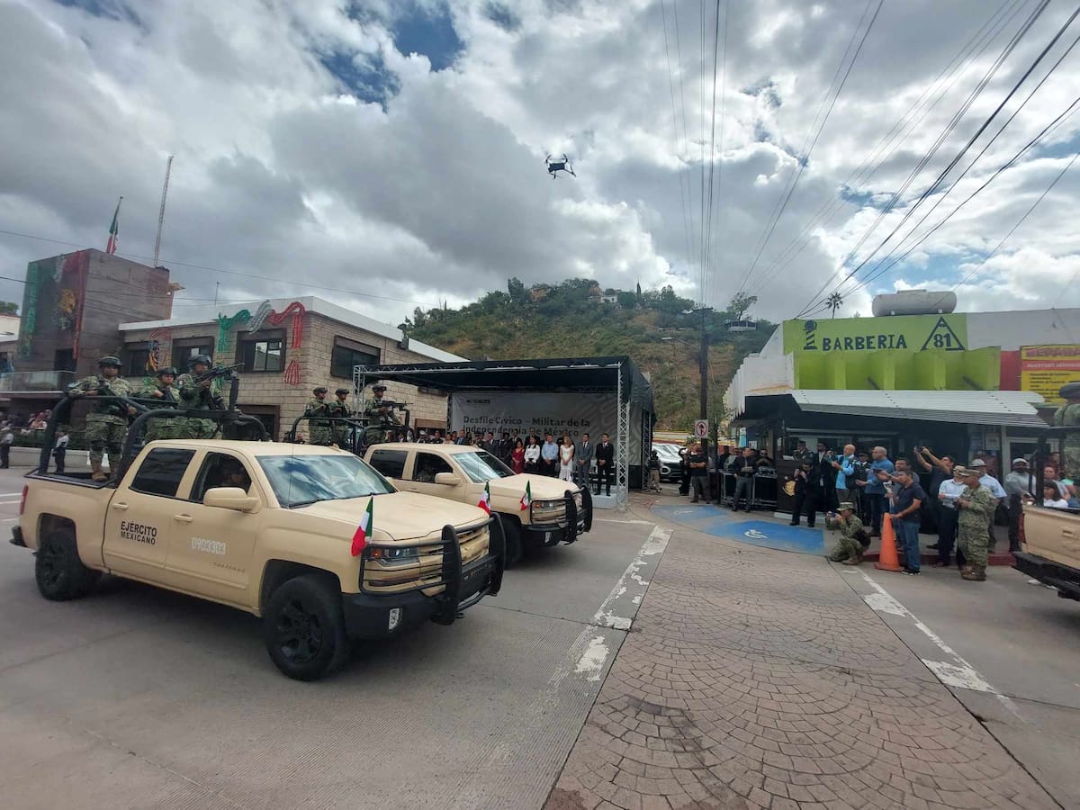 Inicia desfile cívico militar en Nogales