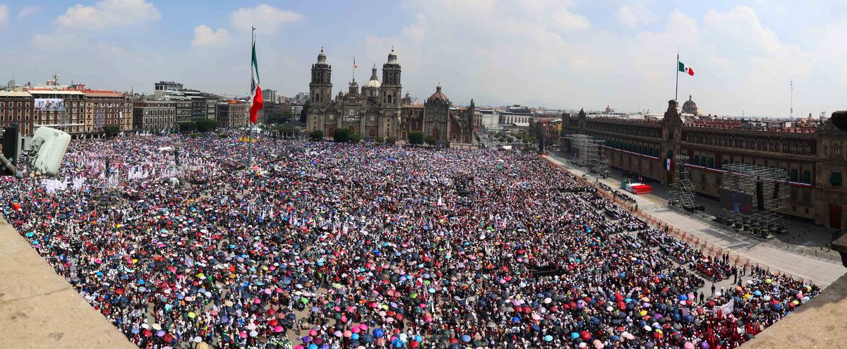 El presidente de México, Andrés Manuel López Obrador, presentó ayer su Sexto Informe de Gobierno en el Zócalo de la Ciudad de México, Plaza de la Constitución. FOTO: ESPECIAL
