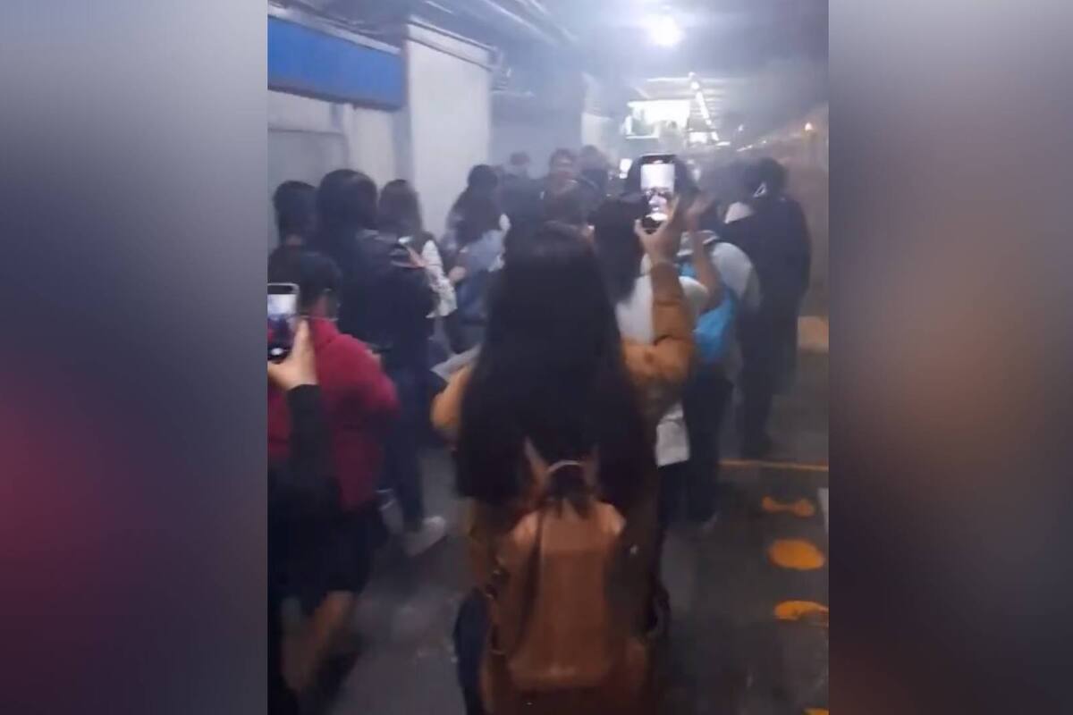 Reportan caos por presencia de humo en estación Hidalgo de la Línea 2 del Metro de la CDMX