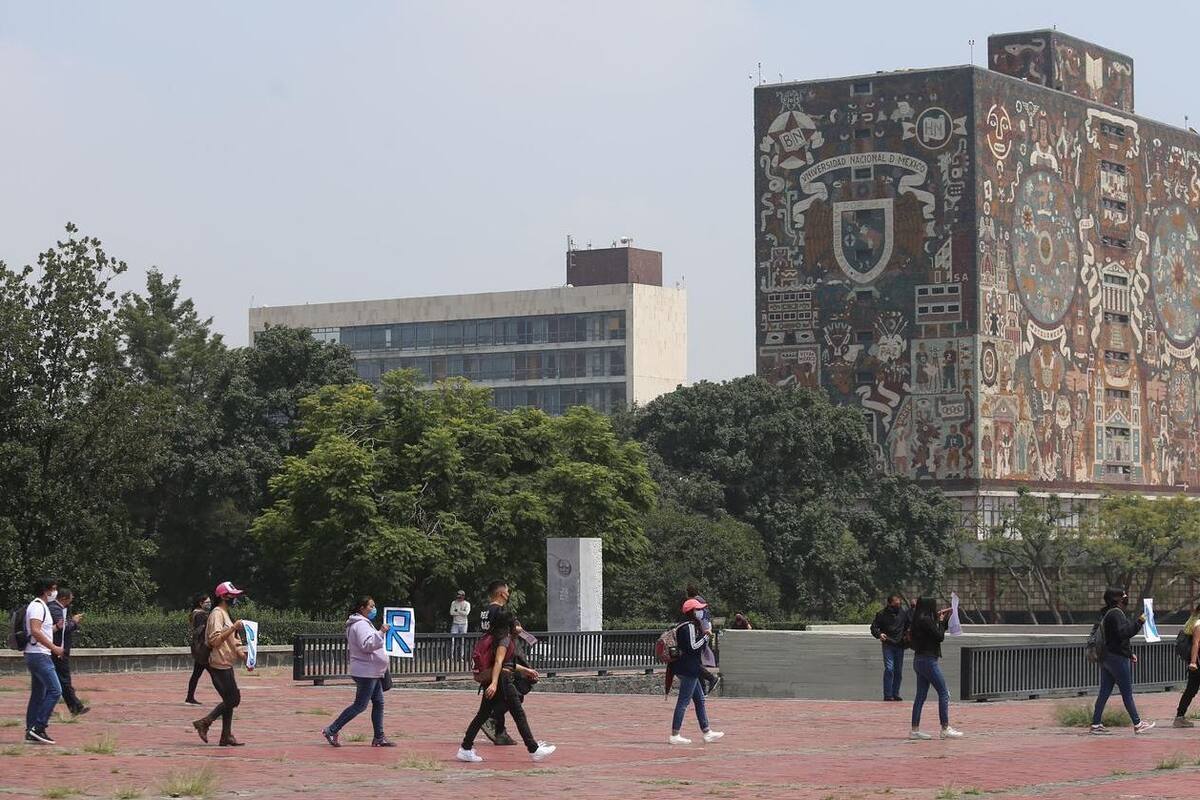 Defiende UNAM ante AMLO su independencia