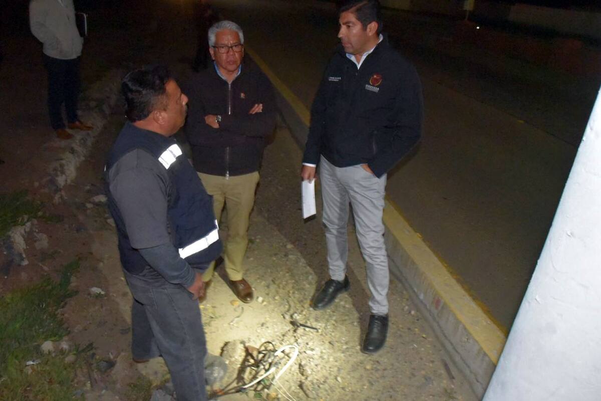 Iluminan 2.5 kms. de entrada rumbo al centro y zona turística de Ensenada