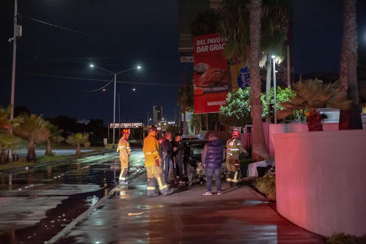 Choque en Vía Rápida Poniente provoca cierre parcial y movilización de Bomberos