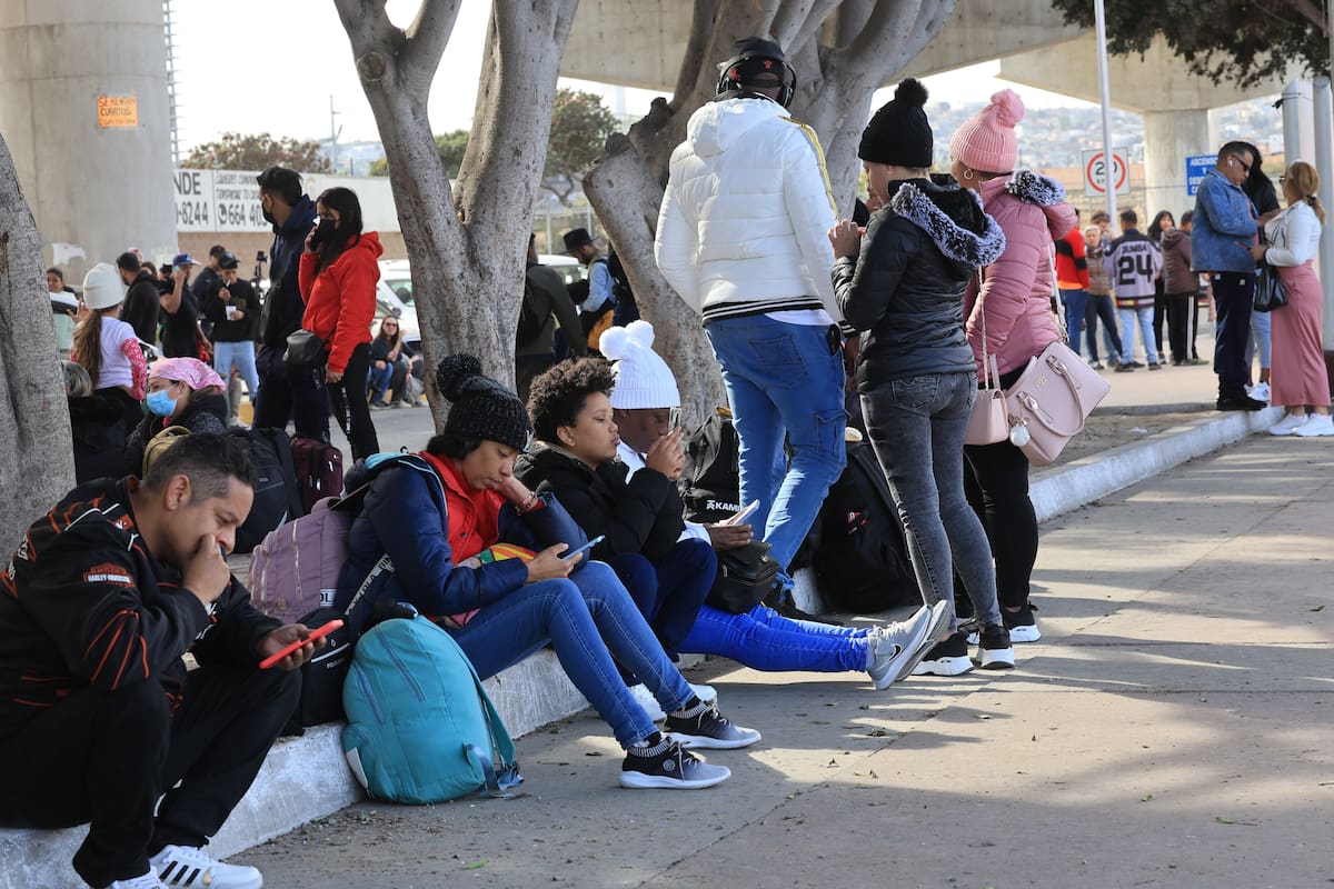 Piden a migrantes evitar a ‘polleros’