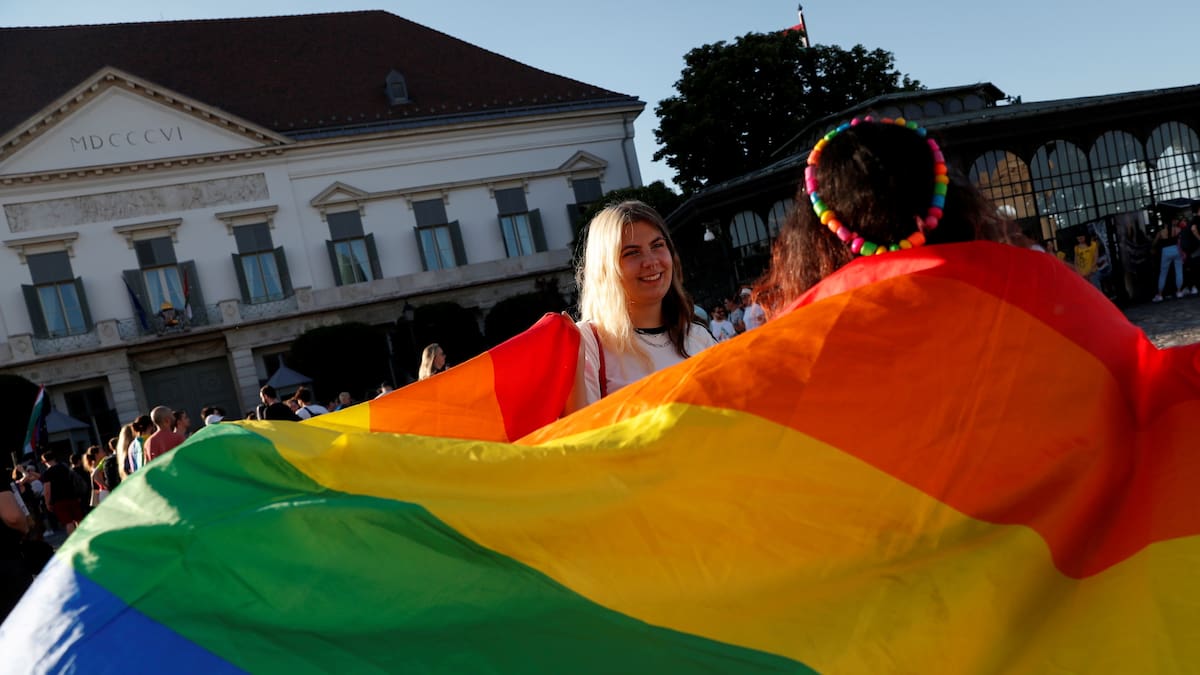 La Unión Europea busca prohibir la terapia de conversión para personas LGBTQ+ tras denuncias de prácticas aún vigentes en varios países del bloque