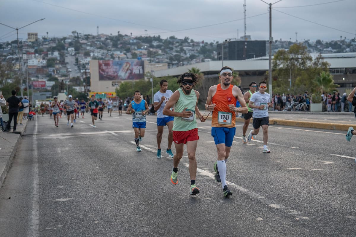 La carrera de 21 kilómetros arrancó frente al Palacio Municipal. Foto: Cortesía
