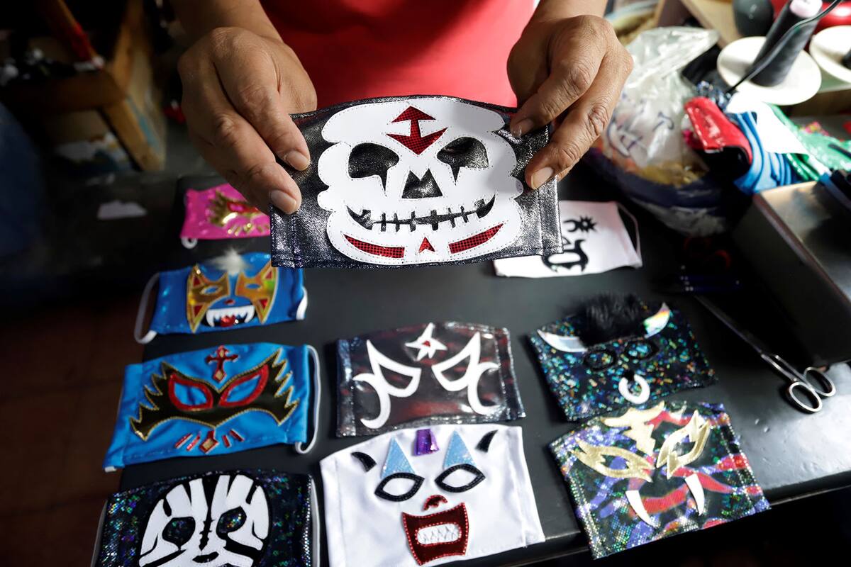 Se traslada lucha libre mexicana del ring a los cubre bocas