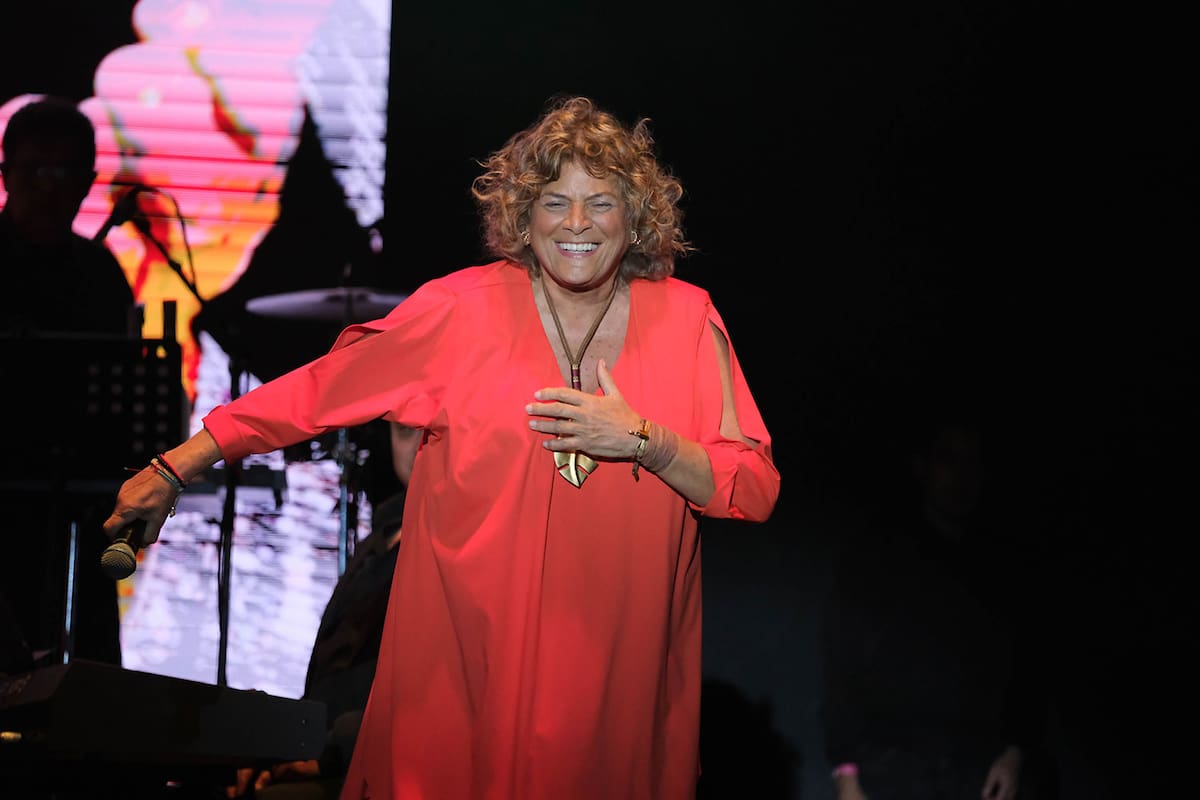 Fiel a su estilo Denisse de Kalafe desató su talento contra el público masculino con temas como “Amenazas”, “Rock del perro”, “Quiéreme más” y “Señora, señora”.