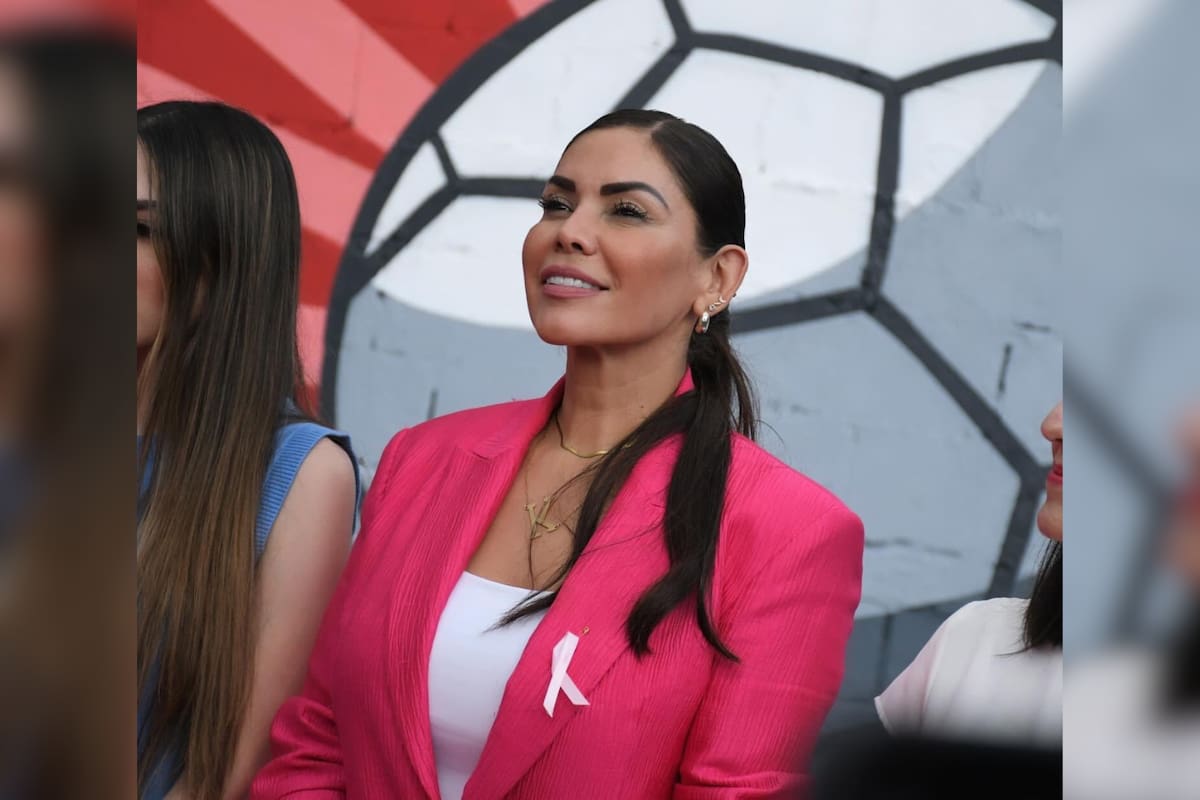 La FGR detuvo a Karina Barrón, secretaria de Desarrollo Humano de Monterrey, por presuntos sobornos y falsificación de declaraciones, tras ser denunciada por el senador Waldo Fernández, quien afirmó que la funcionaria entregó dinero y documentos falsos por indicaciones recibidas dentro de su cargo público