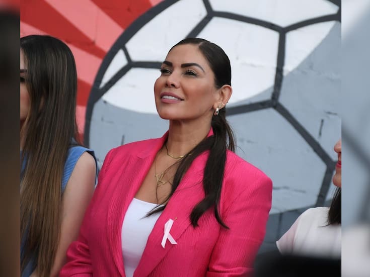 La FGR detuvo a Karina Barrón, secretaria de Desarrollo Humano de Monterrey, por presuntos sobornos y falsificación de declaraciones, tras ser denunciada por el senador Waldo Fernández, quien afirmó que la funcionaria entregó dinero y documentos falsos por indicaciones recibidas dentro de su cargo público