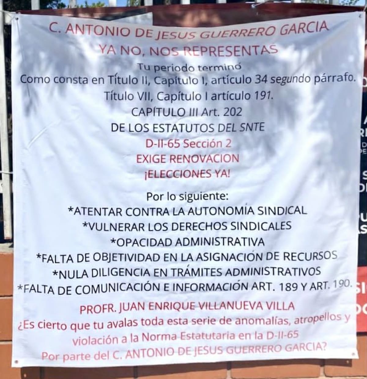 Trabajadores de la Secundaria Técnica No. 20 suspendieron actividades para exigir personal y una dirección efectiva, al denunciar vacantes sin cubrir y falta de respuestas. Foto: Cortesía.