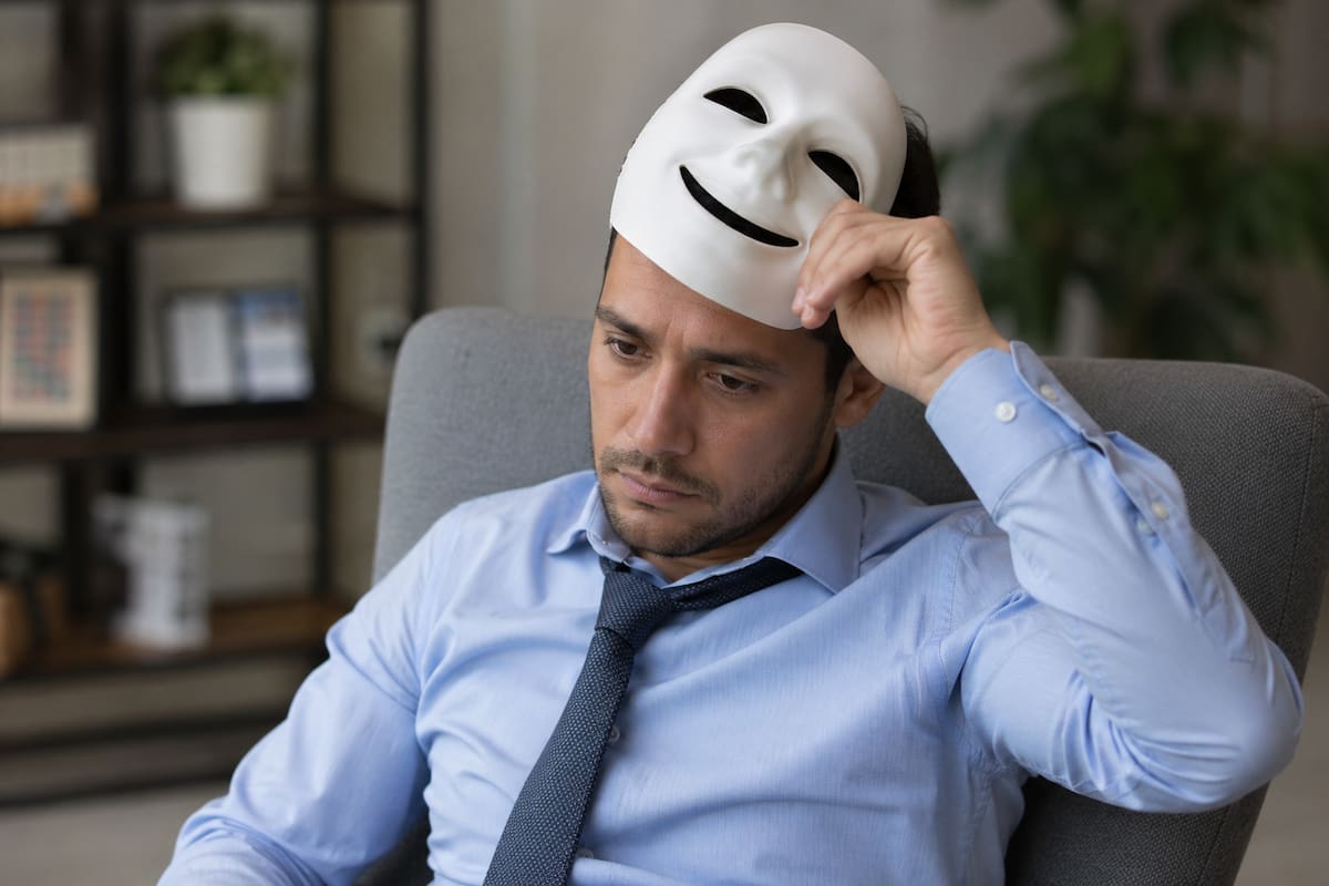 El falso self de Winnicot: la máscara que creamos desde niños para evitar el conflicto o el abandono y que seguimos mostrando hasta la adultez