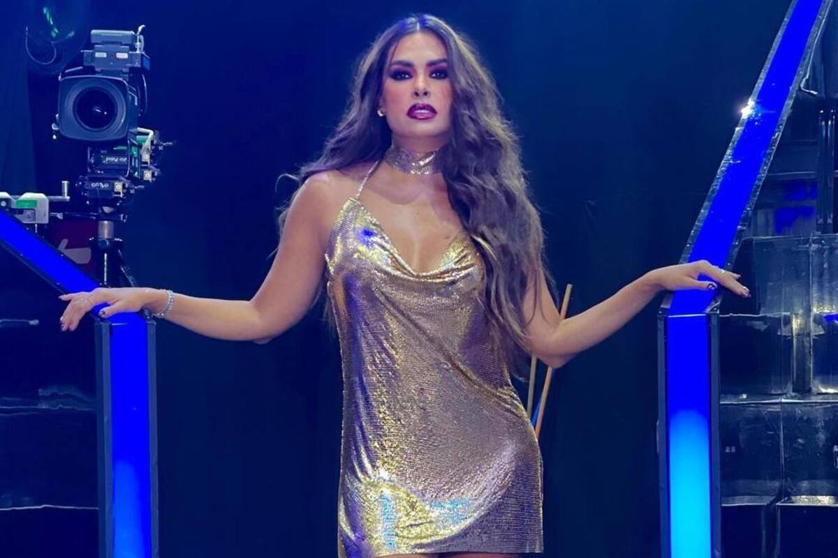 Galilea Montijo enciende redes sociales al enseñar pierna