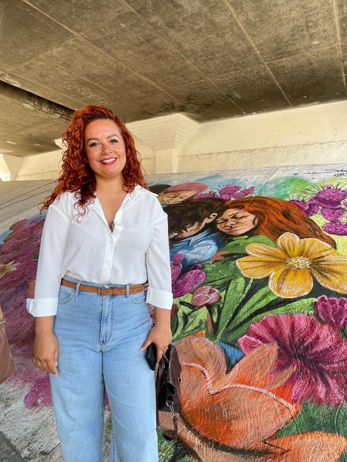 La obra de la muralista Sharina Fong busca transmitir un mensaje de empatía, resiliencia y unidad ciudadana a través de símbolos inspirados en la naturaleza y la diversidad. Foto: Carmen Gutiérrez