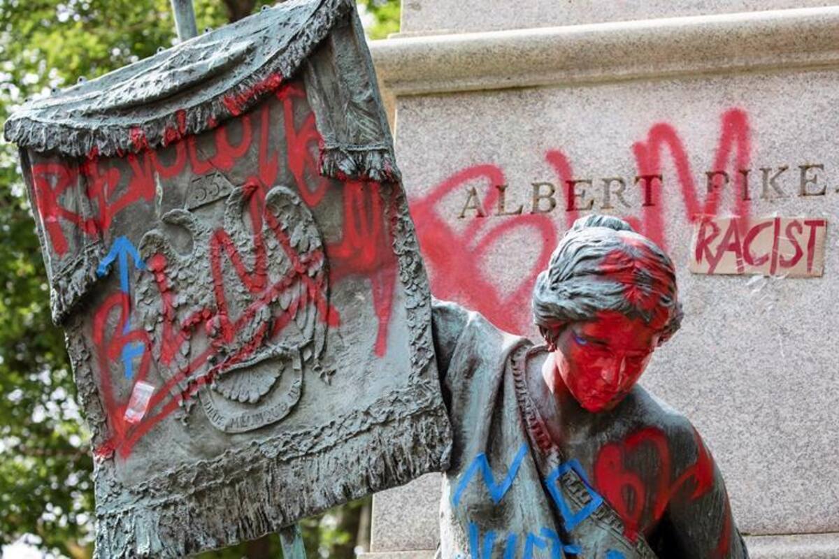 Supremacistas estadounidenses se movilizan; autoridades temen guerra civil