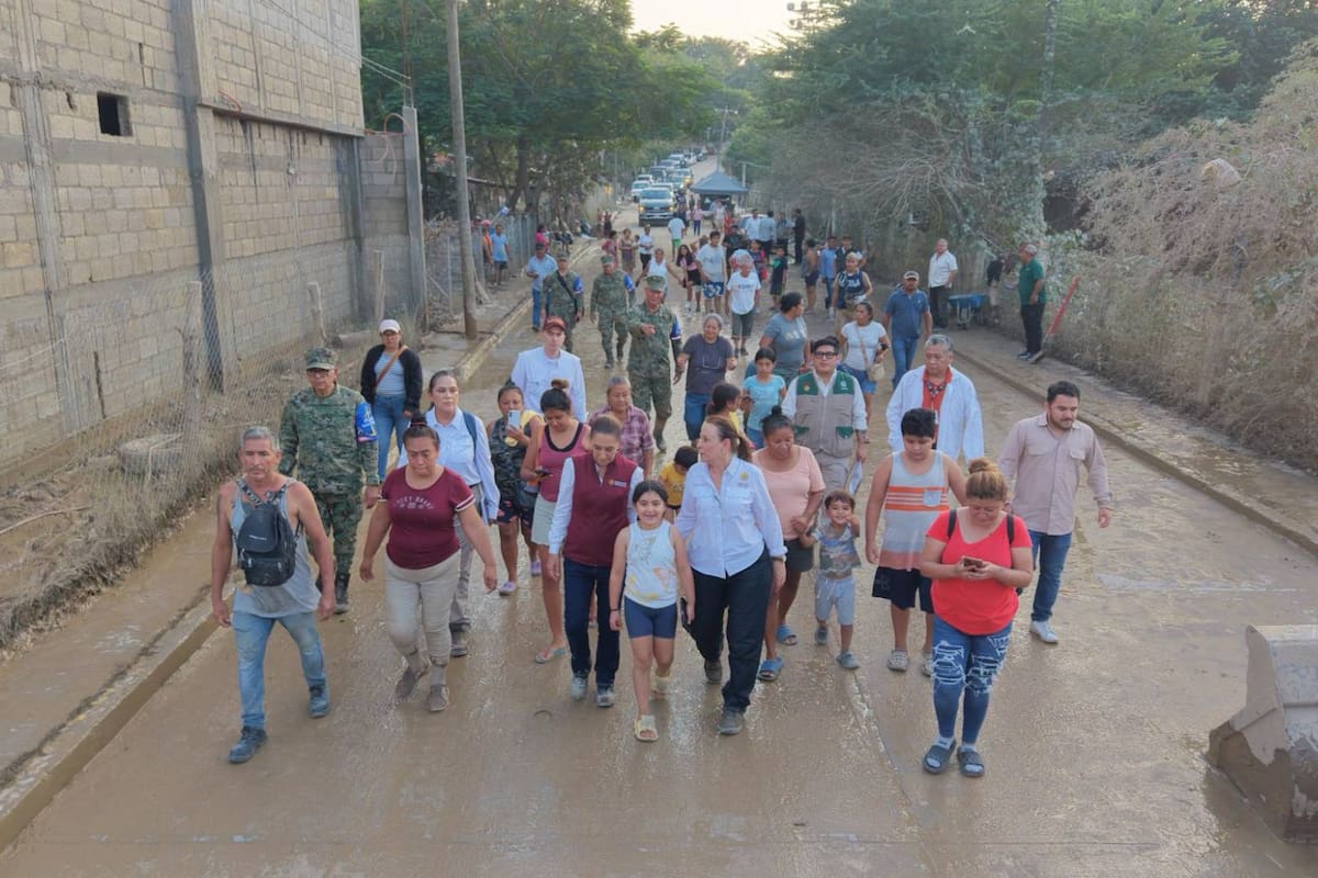 Sheinbaum recorre por tercera vez zonas afectadas por lluvias históricas