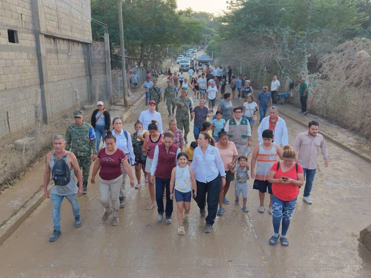 “No están solos”: Sheinbaum recorre comunidades devastadas por lluvias en Veracruz e Hidalgo