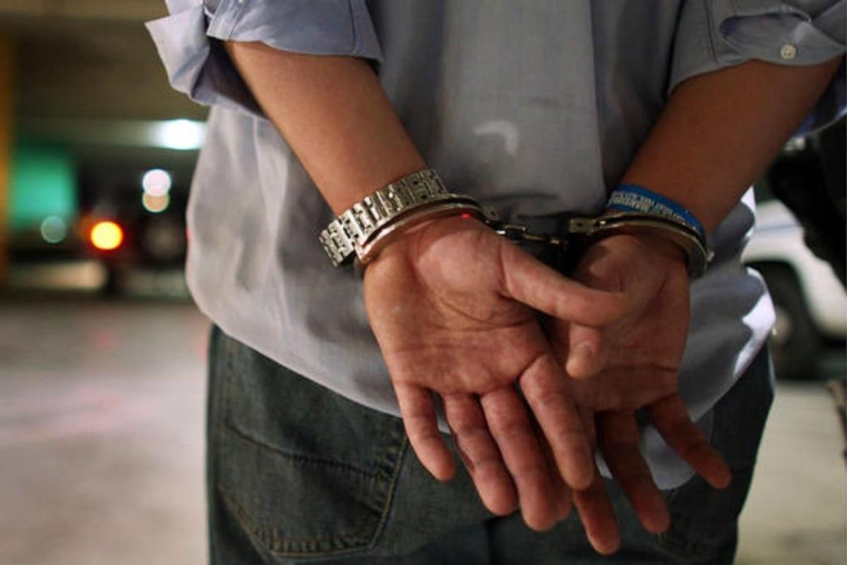 CDMX propone sancionar con arresto de 36 horas a los que aparten lugares de estacionamiento en las calles