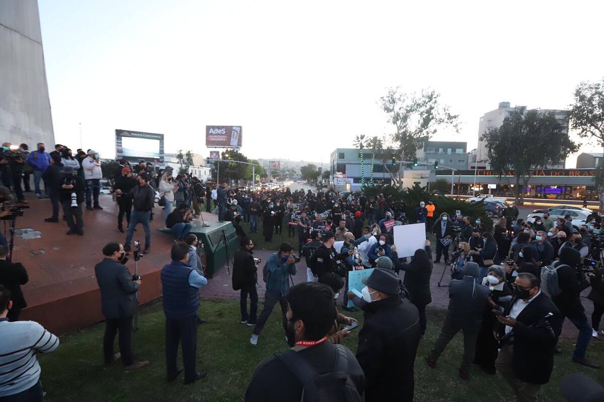 Llegan periodistas a la FGR exigiendo justicia por Margarito Martínez y Lourdes Maldonado