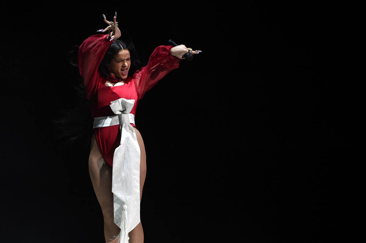 Rosalia actúa en la 20ma entrega anual de los Latin Grammy, el jueves 14 de noviembre del 2019 en Las Vegas. (AP Foto/Chris Pizzello)